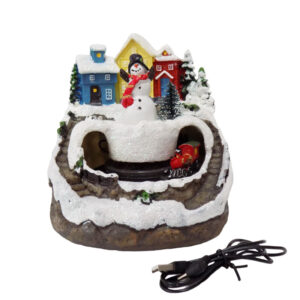 Maqueta ciudad con tren y muñeco de nieve